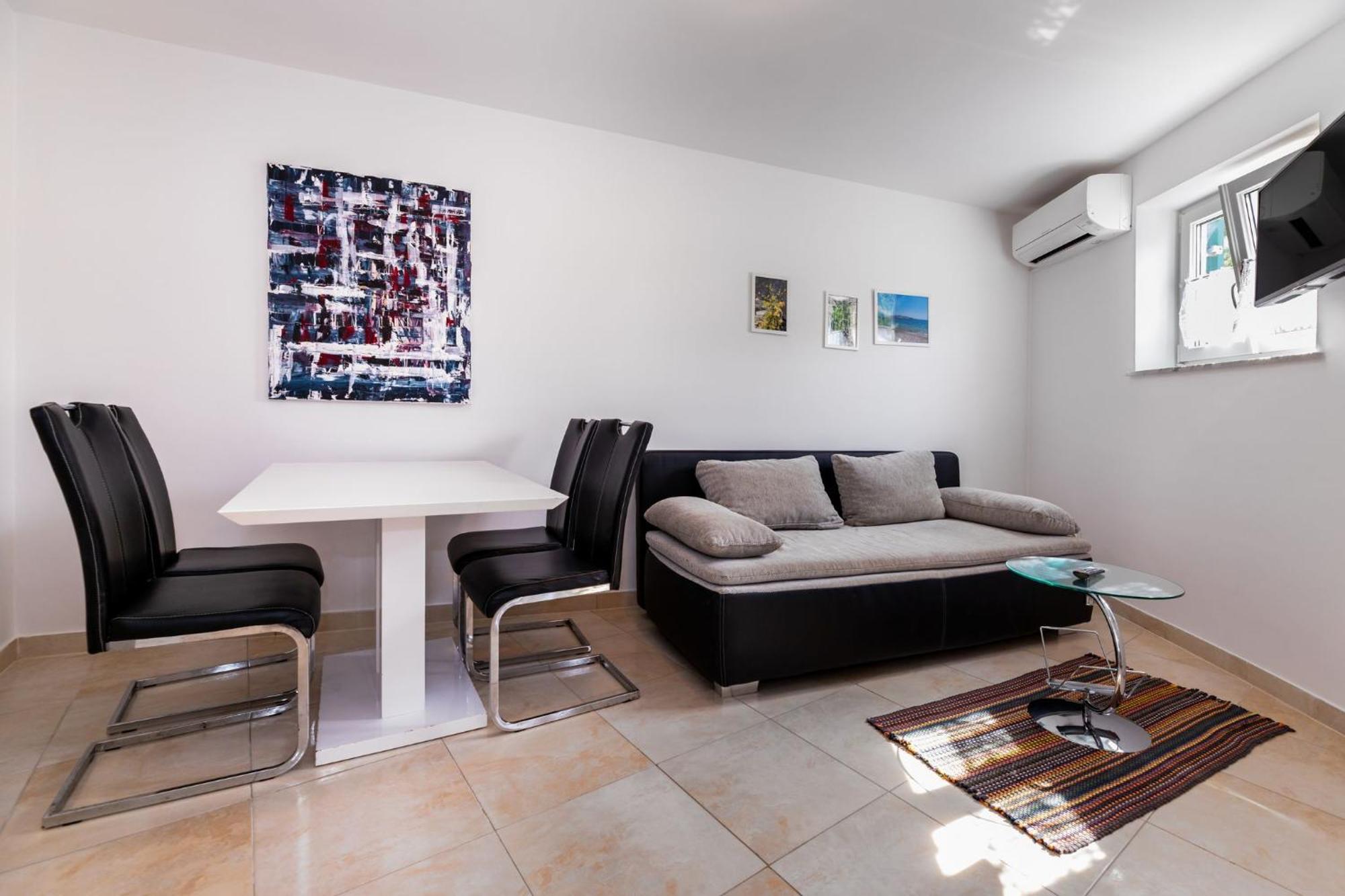 Apartments Oleander Kricin Башка Экстерьер фото