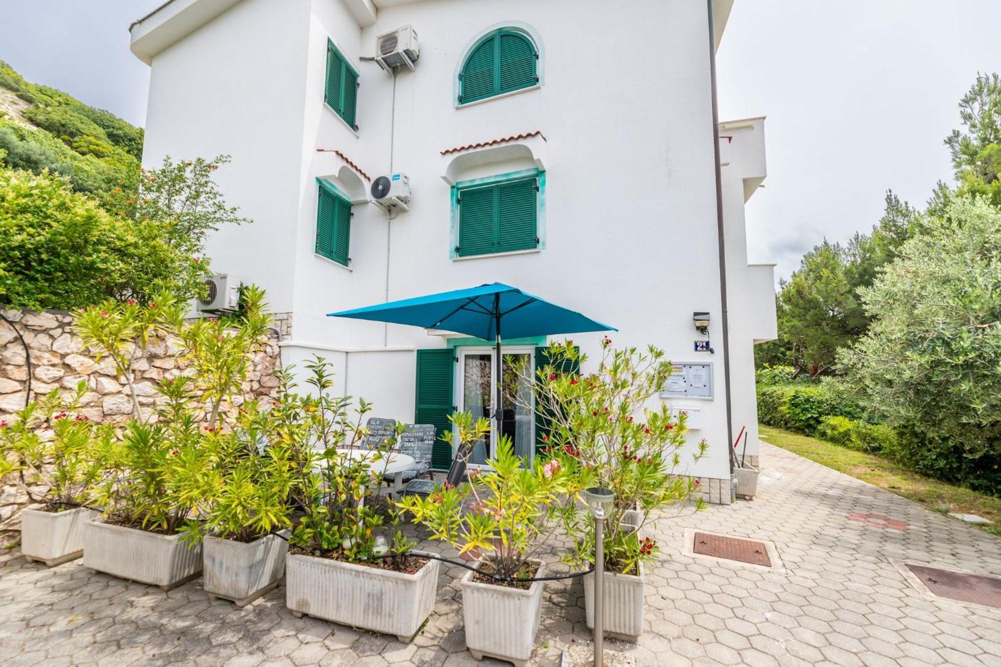 Apartments Oleander Kricin Башка Экстерьер фото